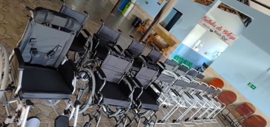 Ato de solidariedade: Loja Maçônica Acácia e GOB-RO entregam 18 cadeiras de rodas e banho à promovida, em benefício dos idosos de Ouro Preto do Oeste e região